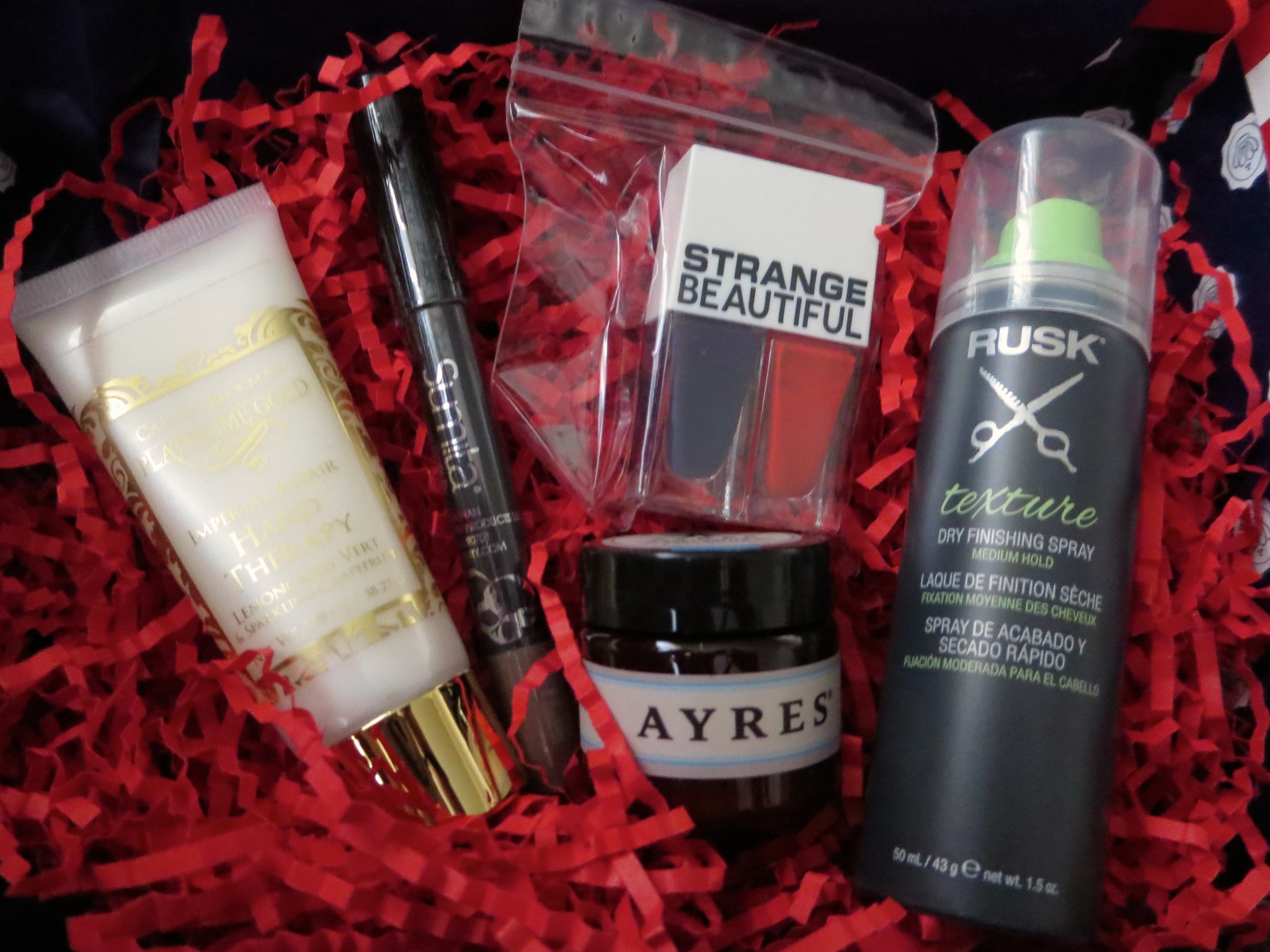 Contents of Stars and Stripes of GLOSSYBOX