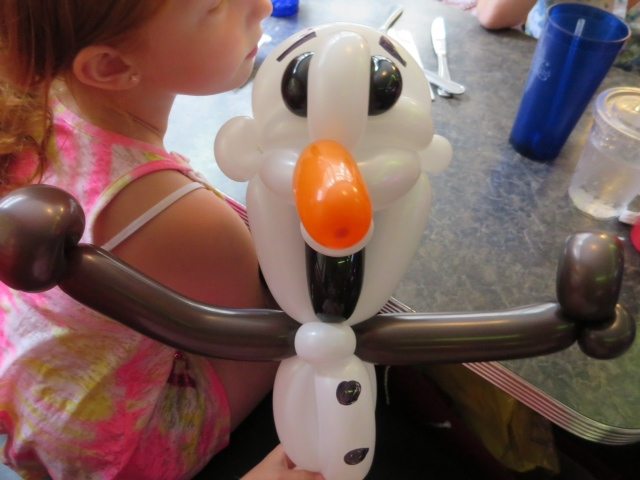 olaf-balloon-made-from-a-balloon-maker-at-the-diner