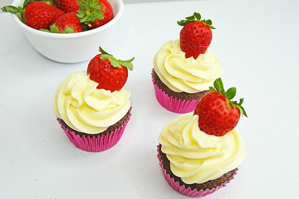 Horizontal for Strawberry Cheesecake Cupcakes