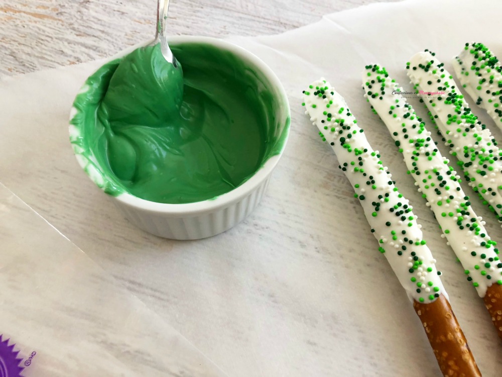White and Green Chocolate Covered Pretzels Recipe Melted Green Chocolate