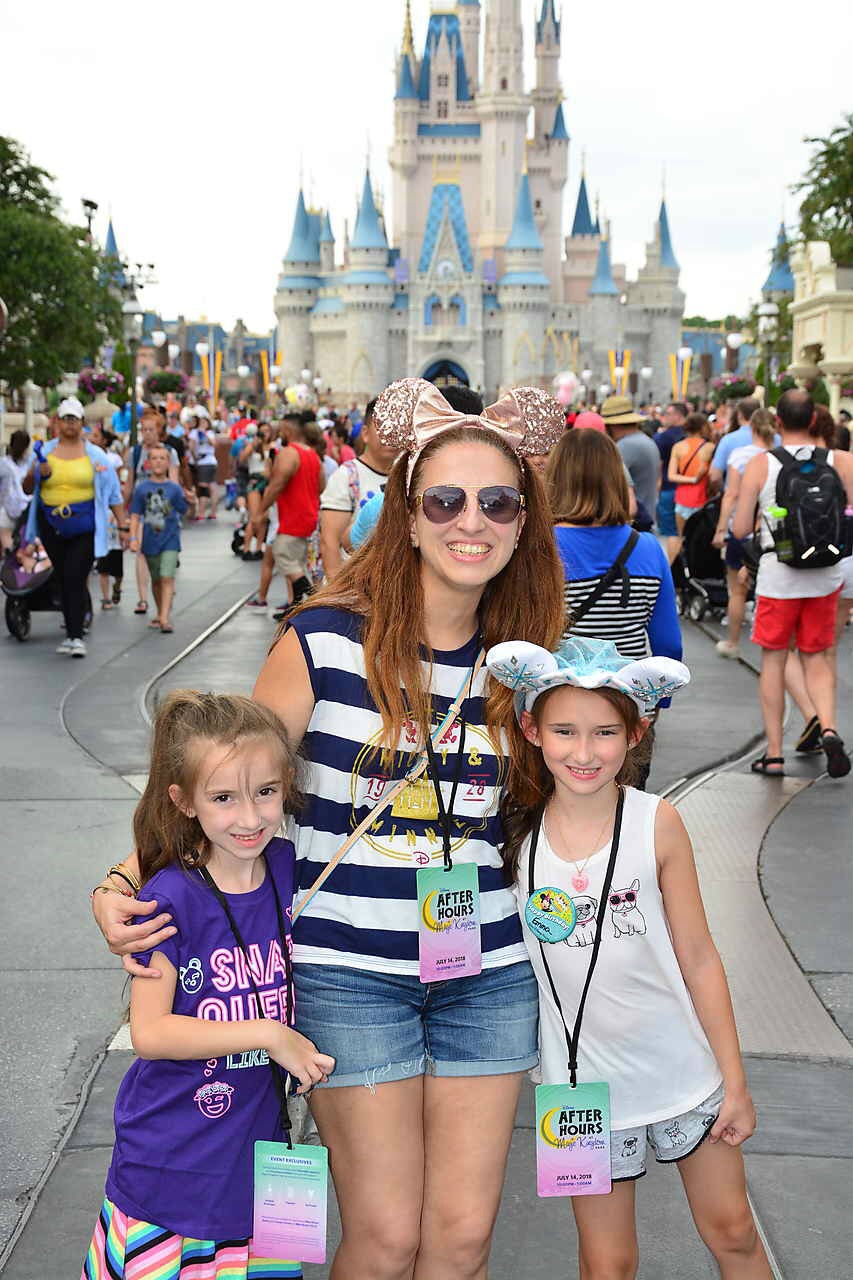 Disney World Magic Kingdom Cinderella Caste Summer 2018 with Kids